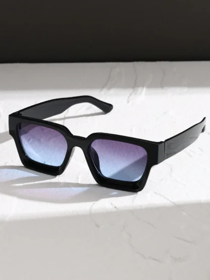 Classic Square Plastic Frame Sunglasses - Image 5
