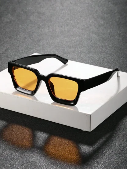 Classic Square Plastic Frame Sunglasses - Image 4